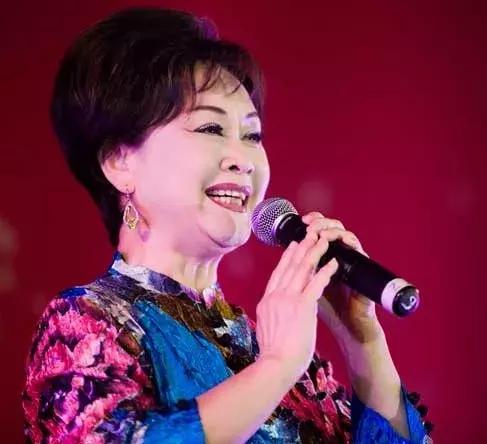 歌声飘过四十年|《乡恋》