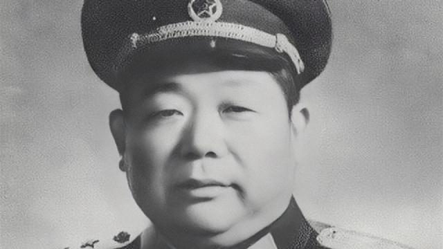 开国中将被妻子举报，降为大校，死前留下遗言：不许妻子参加葬礼