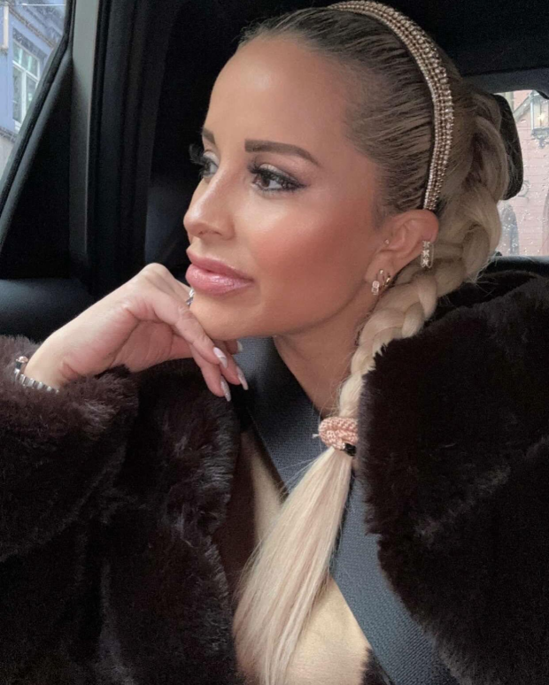 挪威王储继子对第三名女士下手，大11岁的漂亮主持人，还录了视频