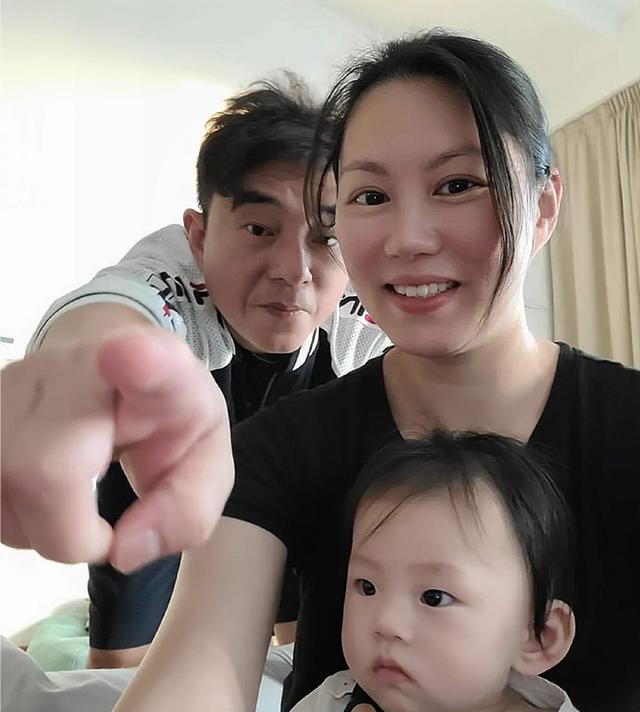 胖到不见脖！香港歌手吕方多次减肥失败，娶富婆妻子老来得女