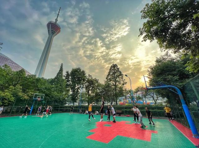 加起来近120岁,这对母女组合“闪耀”社区运动角