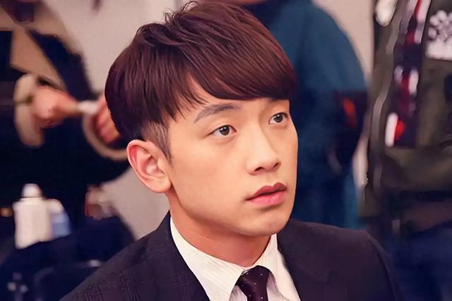 RAIN演唱会深情致敬大S，全场默哀10秒传递跨国哀思