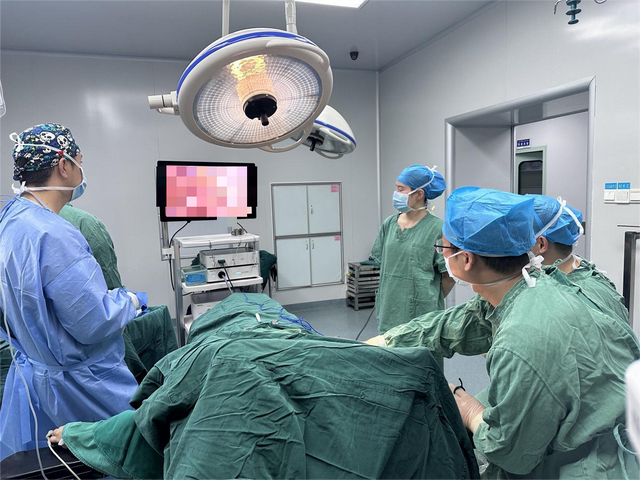 小伙乳房腺体发育，行动会晃，乳晕微创圆梦