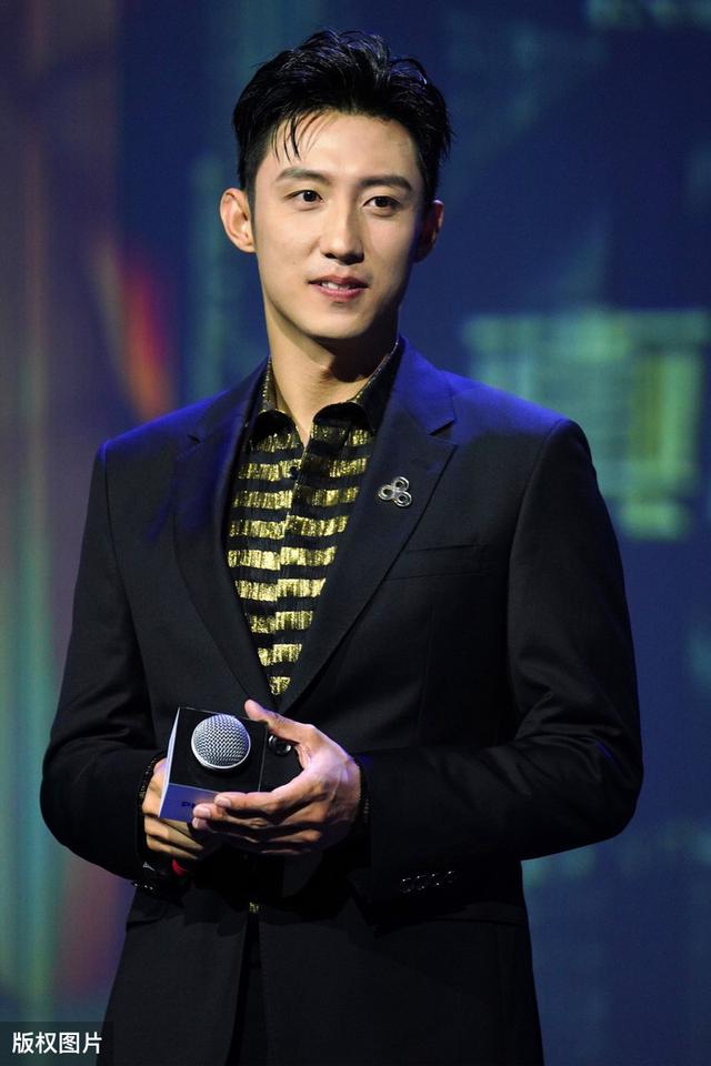 有生之年系列！黄景瑜、许魏洲霸屏神剧《上瘾》重新上映