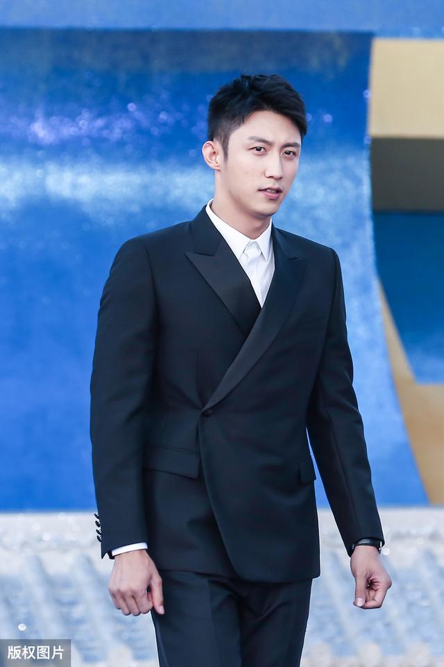 有生之年系列！黄景瑜、许魏洲霸屏神剧《上瘾》重新上映