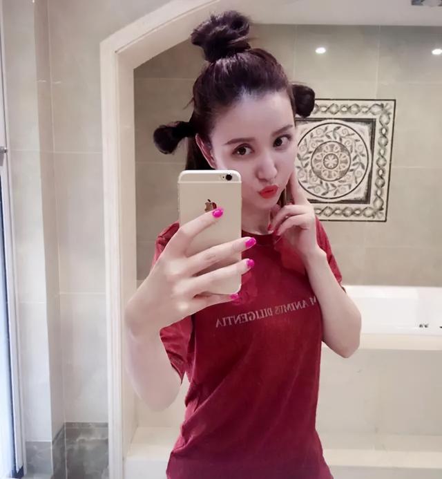 张萌别墅内景曝光，电影房藏老公爱心设计，为环保家里堆满纸箱