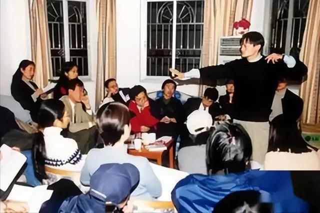 马云近况曝光，现身纽约未带保镖，身影落寞无人识现状让人唏嘘