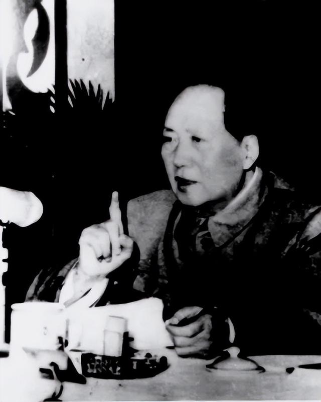 军长问夫人去抗美援朝不？女司令夫人：当然去！主席：真乃穆桂英