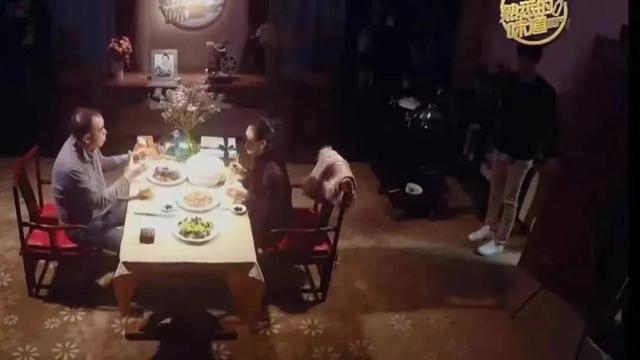 父亲是陈凯歌，母亲是陈红，强捧好几年都红不了，陈飞宇也很无奈