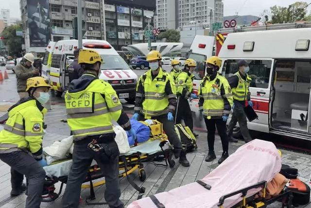 台中百货大楼爆炸 澳门一家七口2死1命危