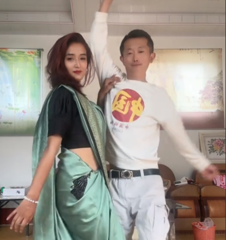 2023年，山东42岁单身大叔，跑尼泊尔娶小17岁老婆，没花一分彩礼