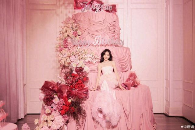 超十年友谊!刘亦菲为唐嫣庆生