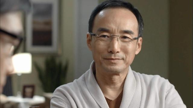 施京明：娶了圈外妻子，婚后生一儿一女，幸福美满