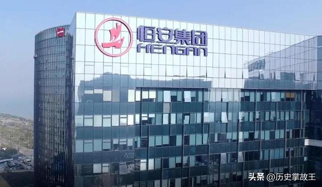 靠卖“女性用品”身家百亿的他，儿子娶豪门白富美，自己却吃泡面