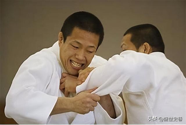 公公强上儿媳6年，当儿子面做苟且之事，结果忍无可忍发生悲剧