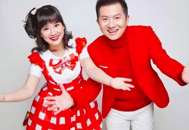 这两位熟悉的主持人，原来是夫妻？搭档了21年，儿女双全却被骂惨