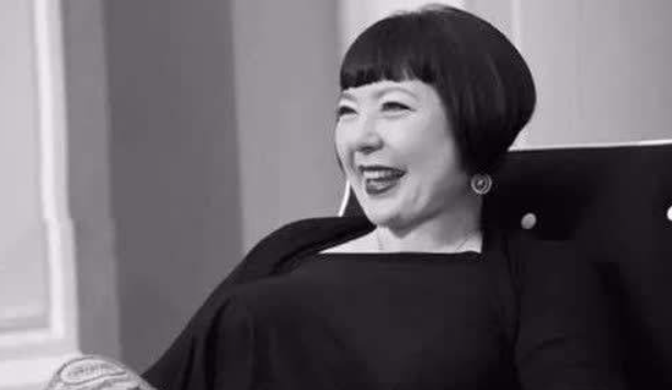 1993年黄家驹去世,在灵堂上痛哭的前女友林楚麒,为何遭到驱赶?