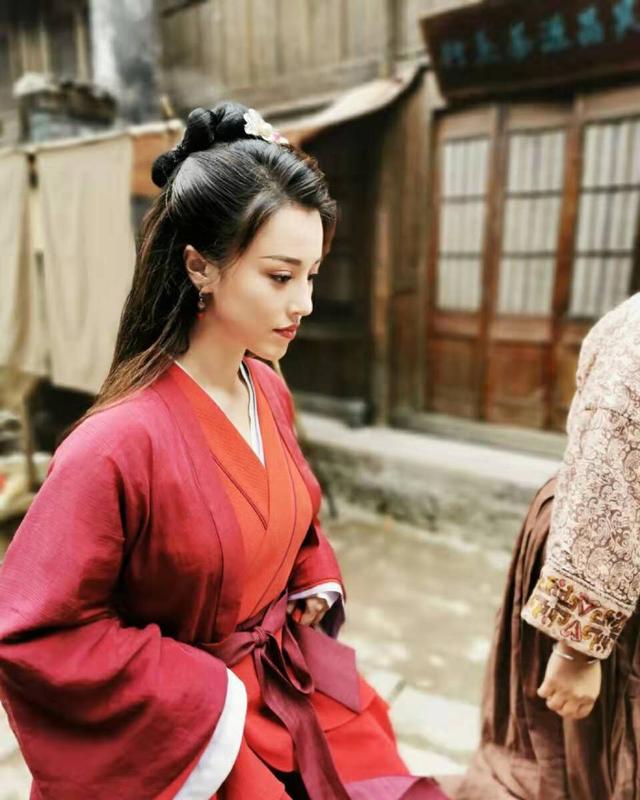 刘翔前妻葛天近照瘦成纸片人,穿人字拖逛菜市超接地气