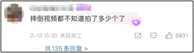 热搜第一!4岁千万粉丝网红被绊倒痛哭!母亲回应摆拍质疑