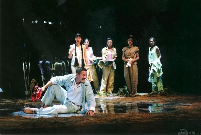 从话剧《荒原与人》的叙述方法中，体会戏曲传统叙事的改变