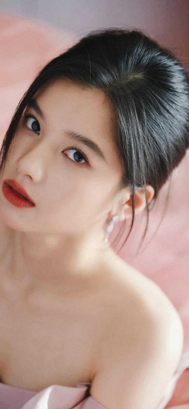 女皇张婧仪，肤白貌美大长腿，全都长在审美上了