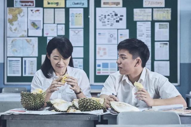 一段老师和学生的禁忌之恋,犹如一场热带雨,来去匆匆却春梦荡漾