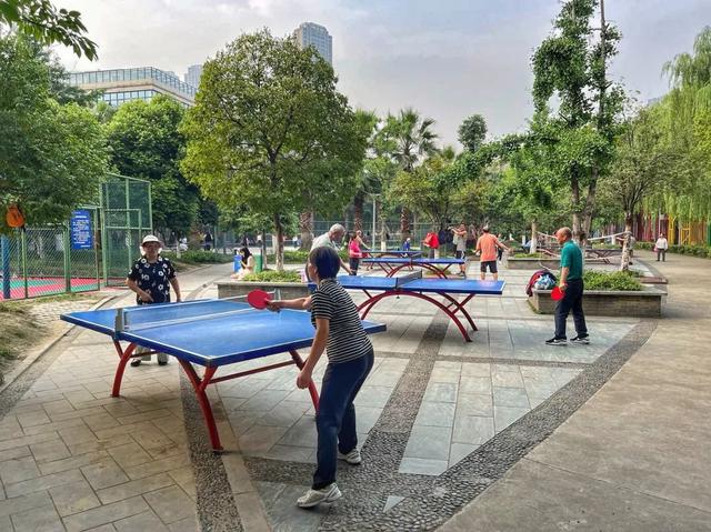 加起来近120岁,这对母女组合“闪耀”社区运动角