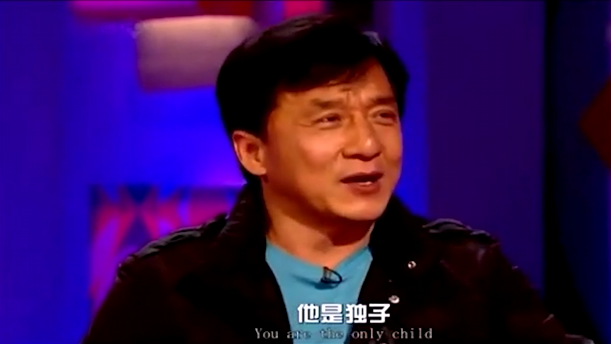 成龙：从跑龙套到国际功夫巨星，他的成功，到底付出了多大的代价
