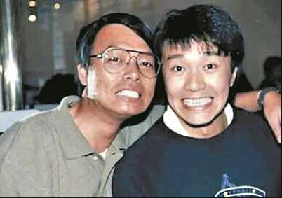 铁腿水上漂李力持为香港吟诗一首，网友：读着就读成星爷的感觉