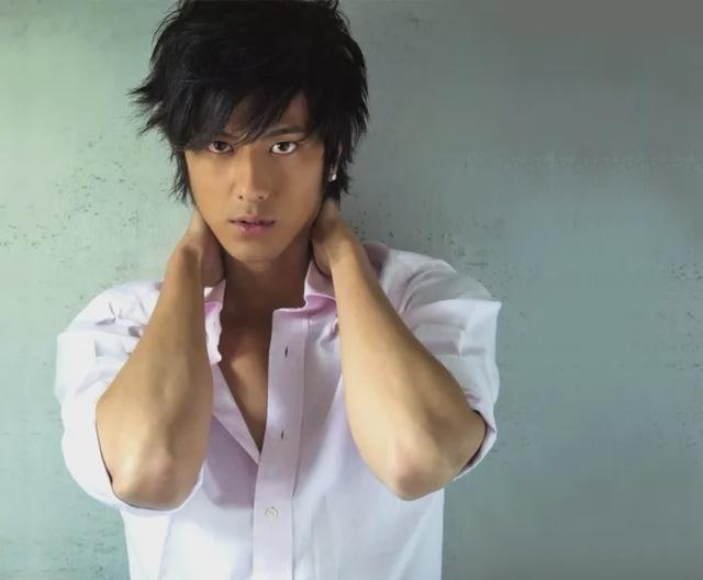 速水重道帅哥形象崩塌，新剧演受虐社长