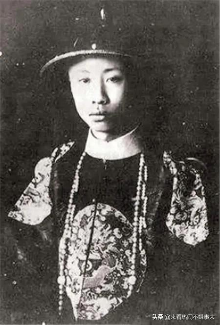 末代皇后婉容的一生，最后堕落沉沦，凄惨又令人唏嘘