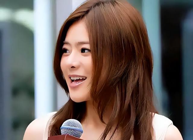 主持人陈辰：嫁给小2岁歌手余笛，41岁为夫生子，结婚13年过得如何