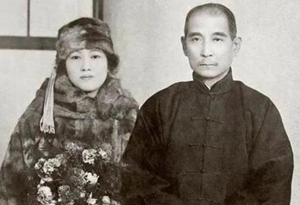 宋庆龄为何一生无子？去世后，医院检查时才发现她的子宫已摘除