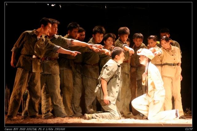 从话剧《荒原与人》的叙述方法中，体会戏曲传统叙事的改变