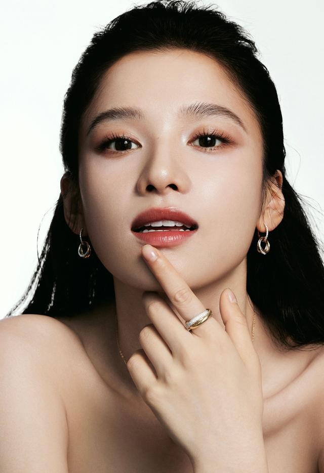 女皇张婧仪，肤白貌美大长腿，全都长在审美上了