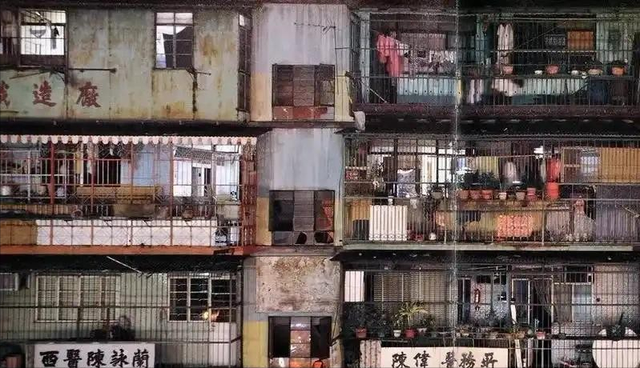 香港九龙城寨旧照：曾是香港最邪恶之地，白天警察不敢独自进入