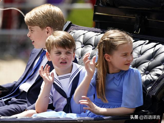 路易王子是妈宝男？出席活动搂住凯特不松手，又是吻她又是捂她嘴