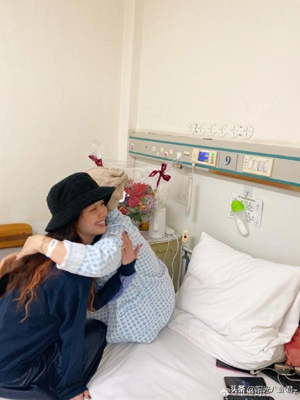 刘维妈妈癌症复发住院,郭碧婷前去探望,两人互称母女惹向太吃醋