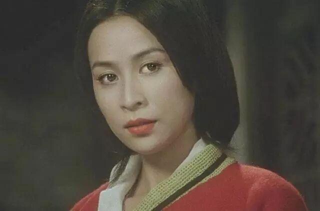 刘嘉玲当时有多美？风情万种一双大眼睛，难怪梁朝伟没逃过美人关