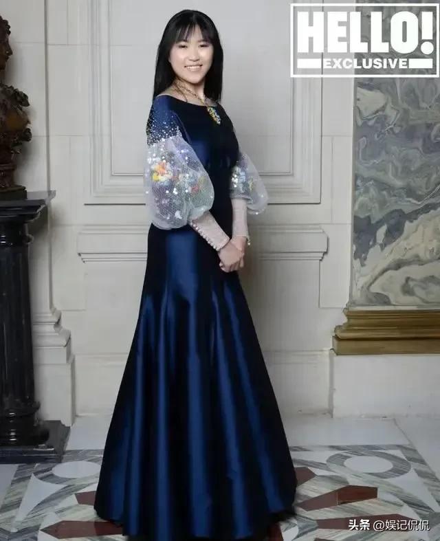 张艺谋带老婆参加名媛舞会，43岁陈婷美出圈，18岁女儿颜值很一般