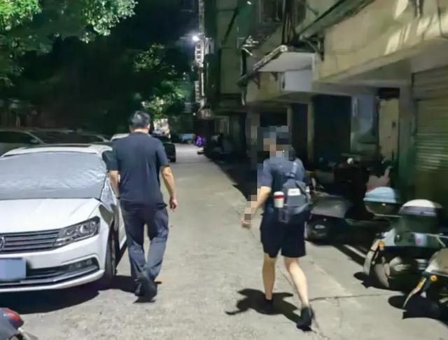 国庆高铁上，这两个年轻人被“曝光”！