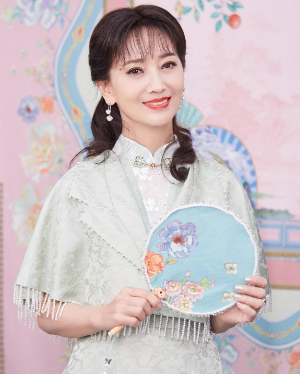 赵雅芝二婚嫁普通人，长子47岁次子44岁，小儿子37岁，让她骄傲