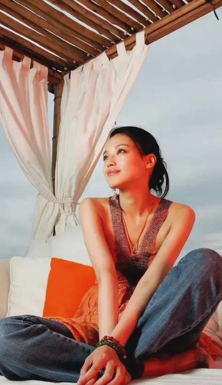 舒淇成名史：19岁全裸写真，20岁一脱成名，性感女神崛起之路