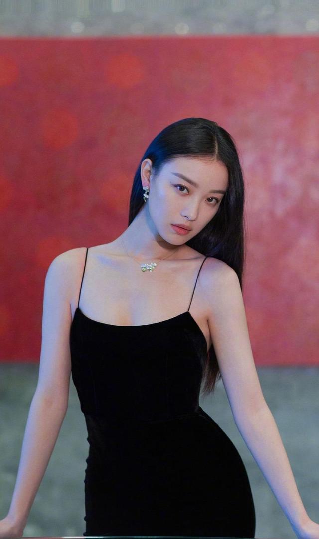 32岁的倪妮,花10年自救已成功一半,只因报恩张艺谋被连累