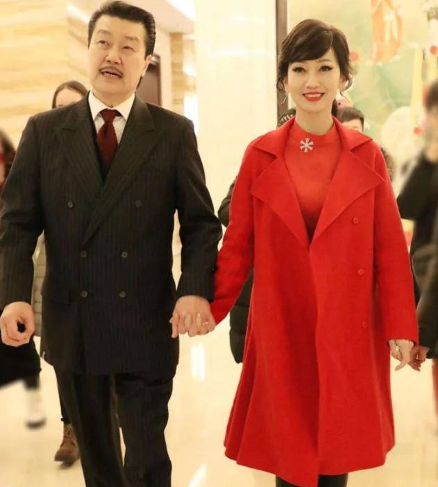 赵雅芝二婚嫁普通人，长子47岁次子44岁，小儿子37岁，让她骄傲