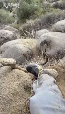 破喉咙(男子骨折被困公园40小时喊破嗓子：第一次体验没有唾液)