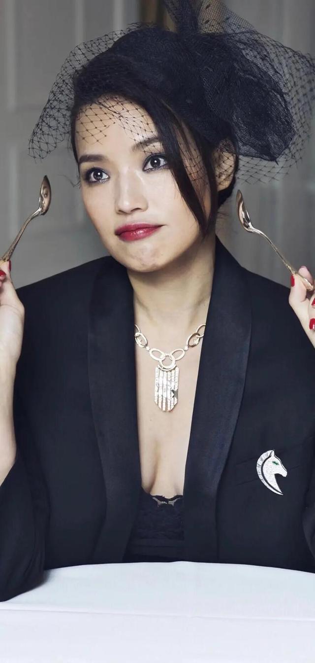 舒淇成名史：19岁全裸写真，20岁一脱成名，性感女神崛起之路