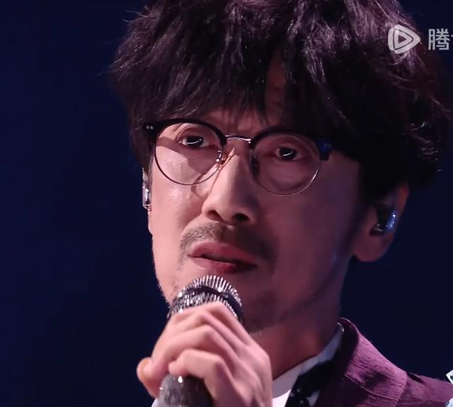 北京这一夜，鞠婧祎再现半永久妆容，王霏霏脸微肿，潘玮柏发福