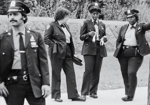 1998年美国温顺杂交犬深夜将女主人折磨致死，调查后原因令人心酸