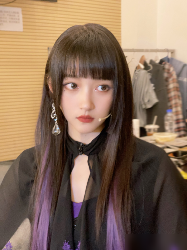 关晓彤和唐嫣《王牌对王牌》妆容大比拼，仙女VS大嫂，谁更吸睛？
